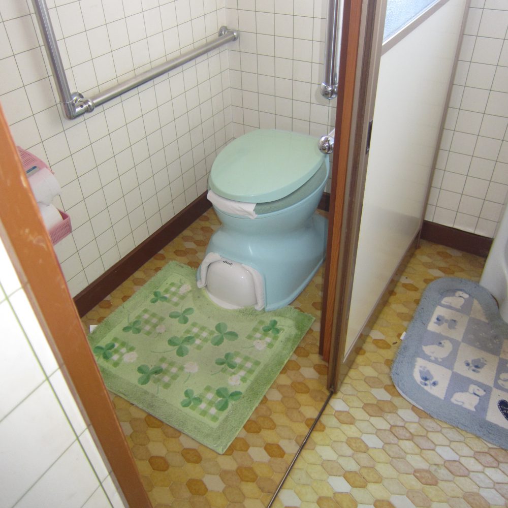 和式据置式トイレを簡易水洗シャワートイレにリフォーム工事 株式会社垣﨑住設
